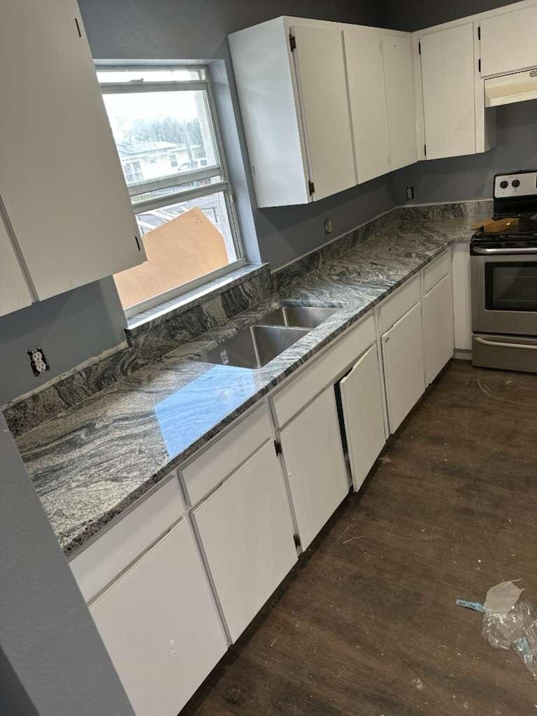 Viscount White Granite Kitchen